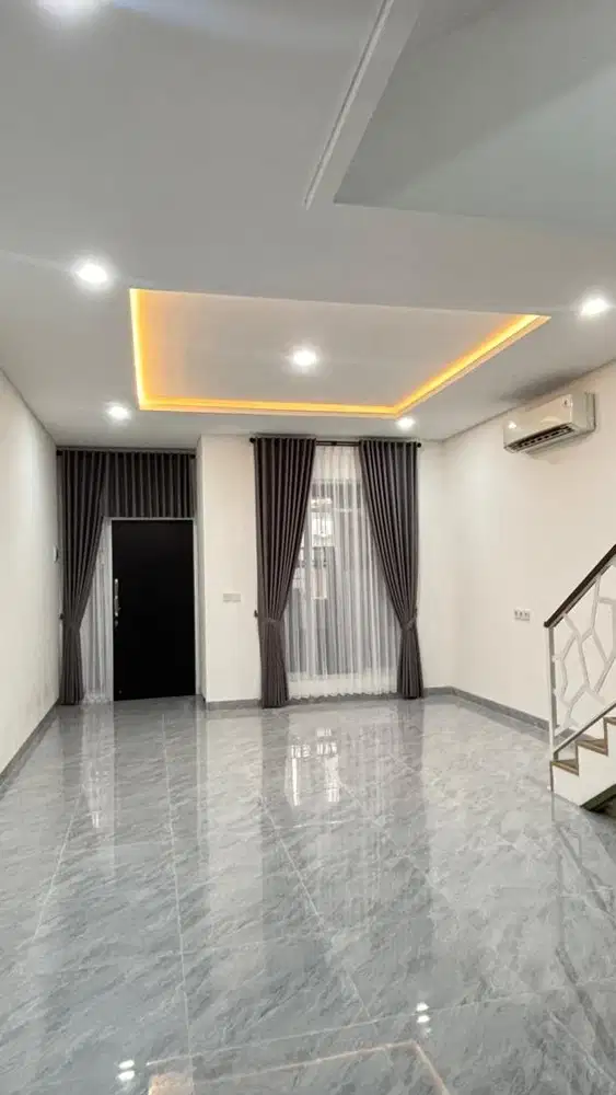 DISEWAKAN 1 UNIT RUMAH 3 LANTAI BANGUNAN BARU