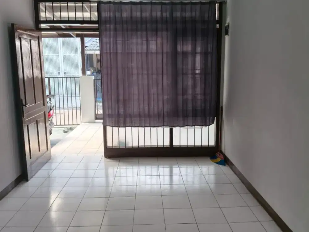 Rumah Nyaman Siap Pakai di Taman Kopo Indah 2