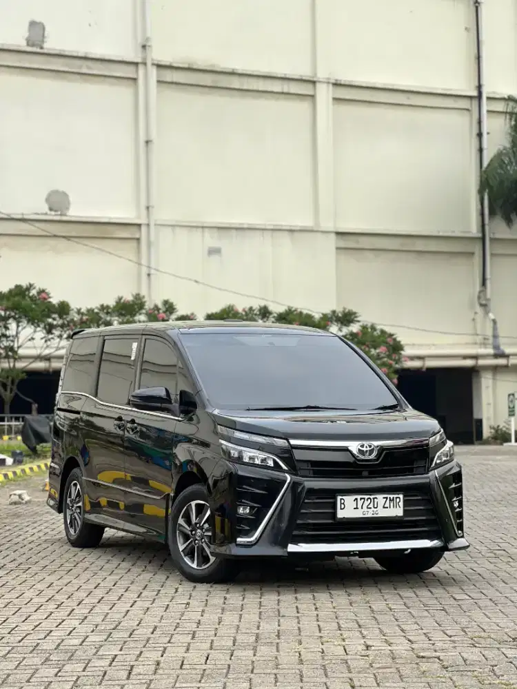 Toyota Voxy Matic 2020 Hitam