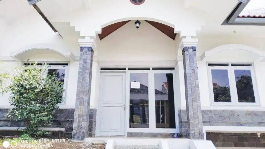 DIJUAL RUMAH SPLIT LEVEL