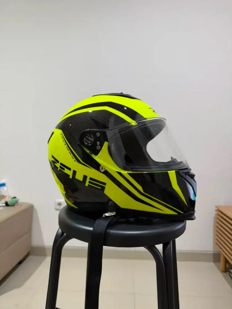 Zeus ZS822B AO13 Fluo Yellow Black (Free Dark Visor)