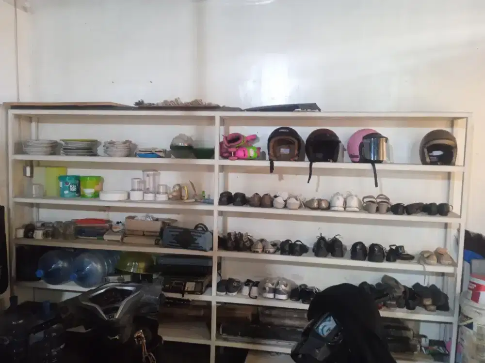 Di jual cepat rak besi buat jualan