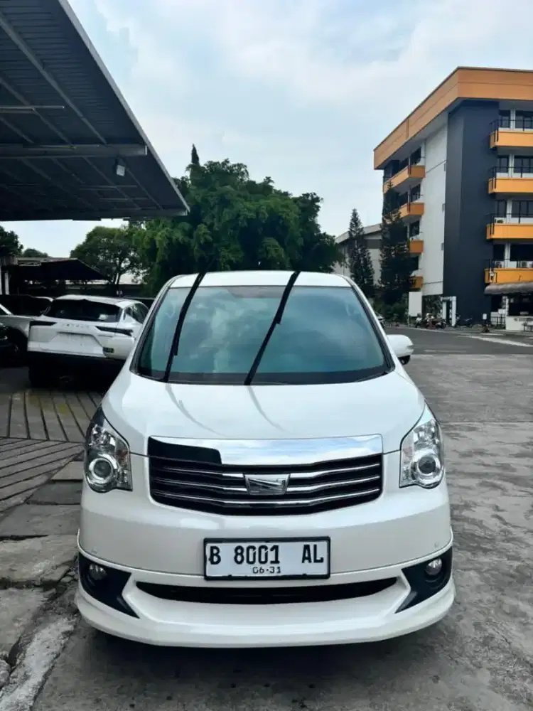 Toyota NAV1 2016