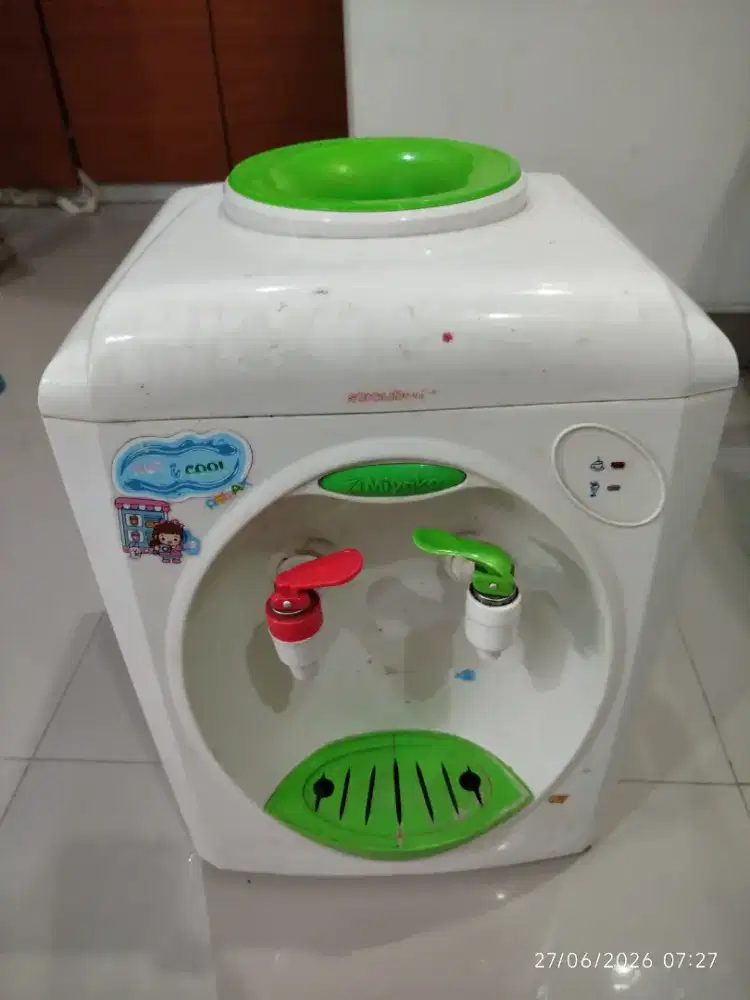 Dispenser air Minum