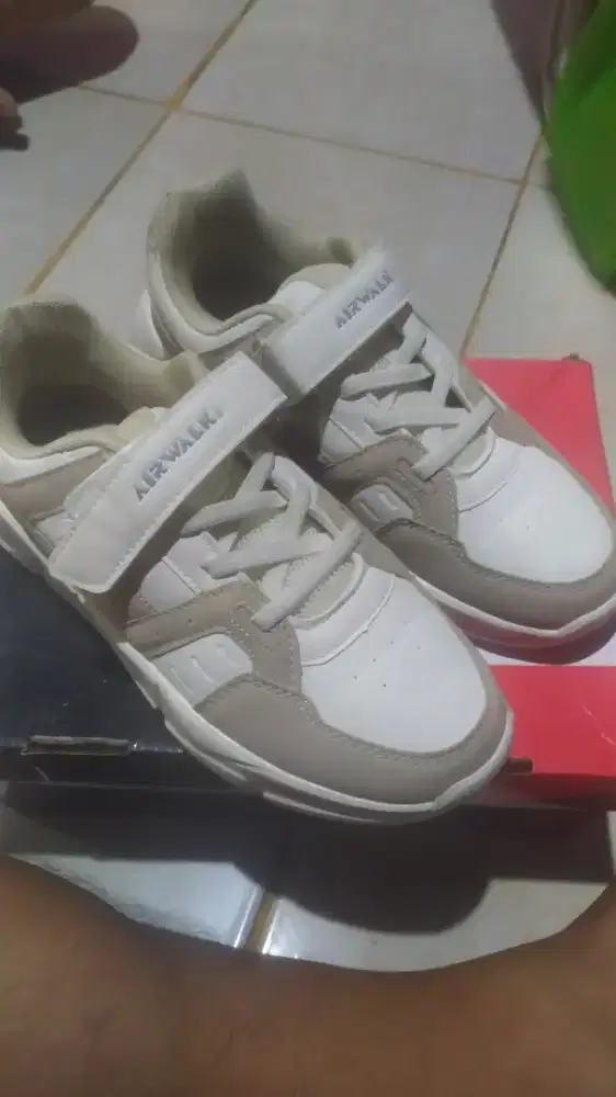 Sepatu sporty anak cewek ukuran 34