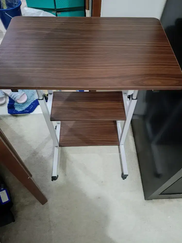 Meja komputer / meja belajar
