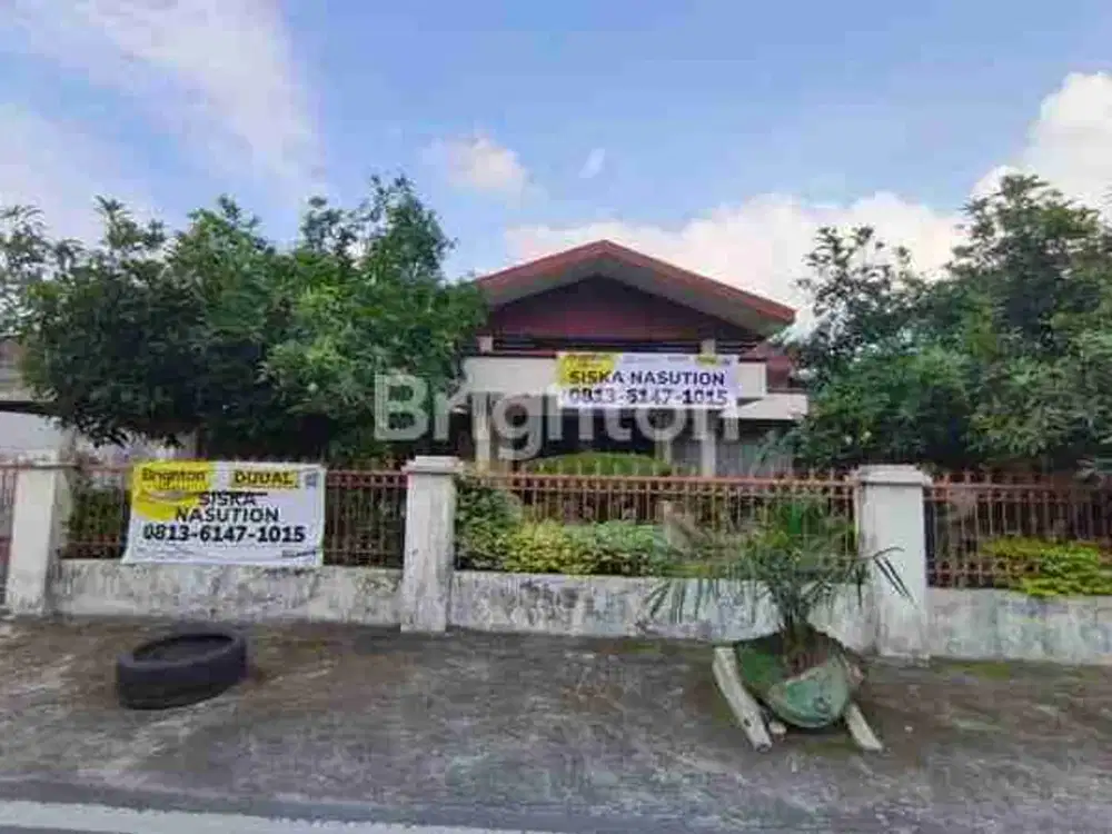 RUMAH SIAP HUNI DAN TERAWAT DENGAN HALAMAN LUAS