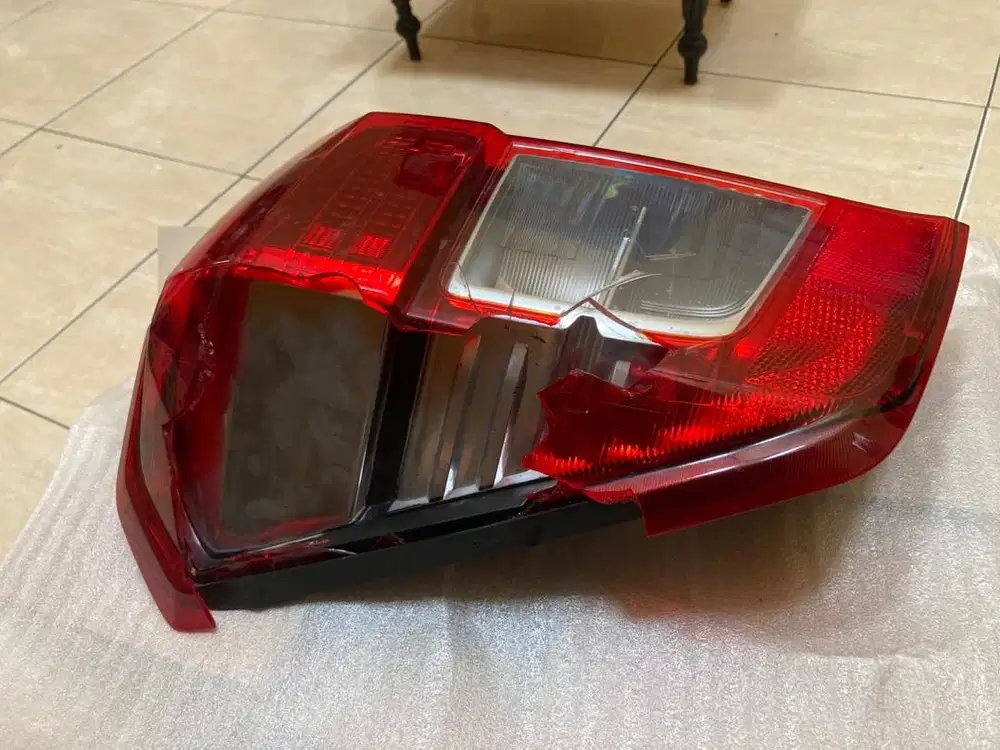 Stoplamp kiri lampu belakang toyota cayla sigra original pecah mika