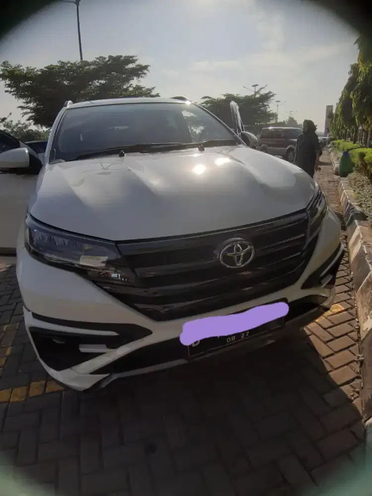 Mobil pemakaian pribadi tangan pertama