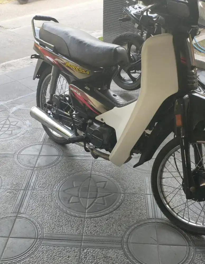 Astrea grand impressa THN 1998 plat AB Bantul