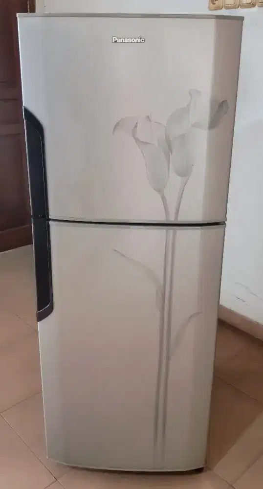 Kulkas 2 pintu merk Panasonic
