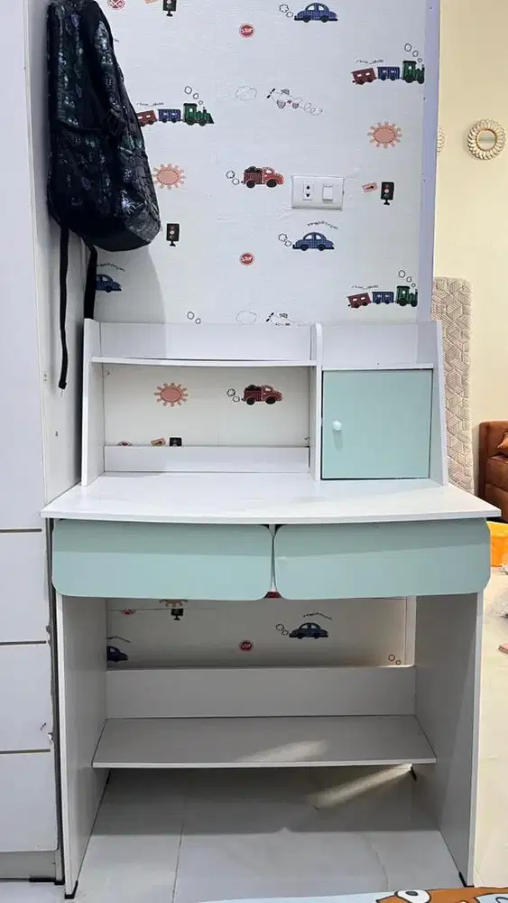 Meja belajar anak