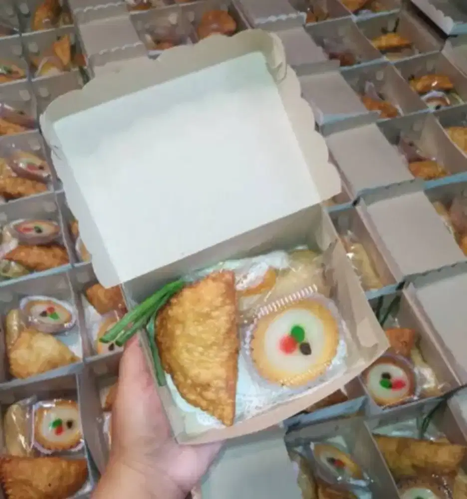 Snack box harga kaki lima rasa bintang lima cocok untuk hajatan dll