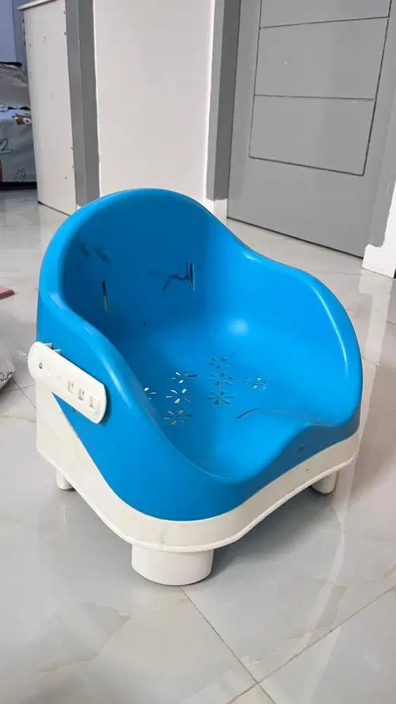 Kursi makan bayi