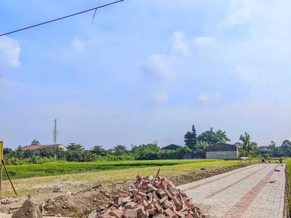 TANAH KAVLINGAN LUWES GENTAN KE TIMUR LUAS TANAH 100M
