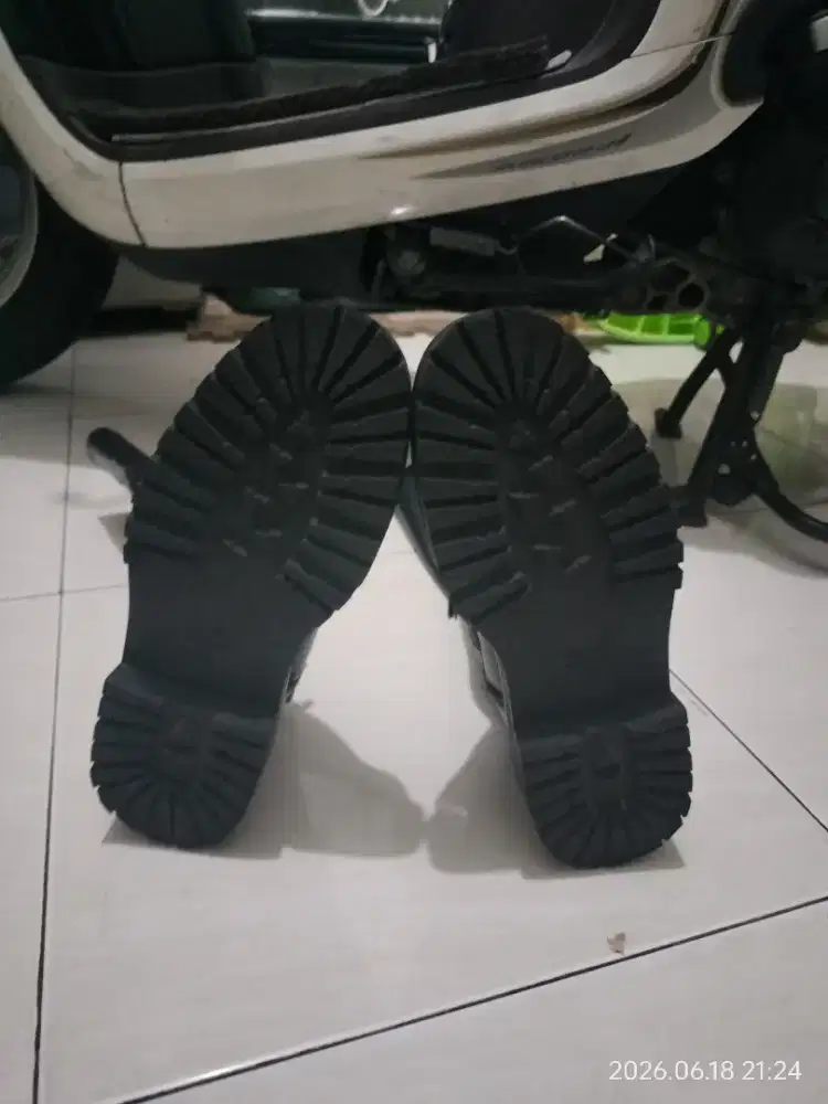 Sepatu boot wanita ZARA