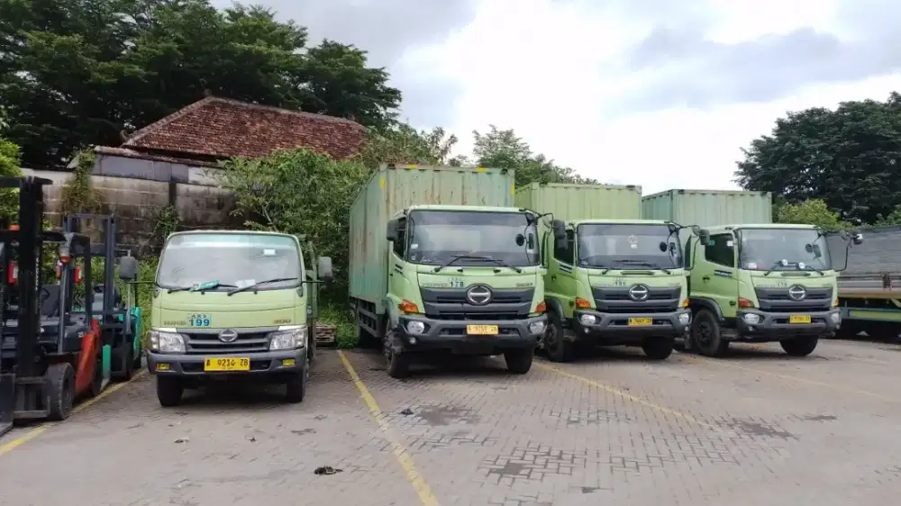 Penyewaan truk ritase bulanan