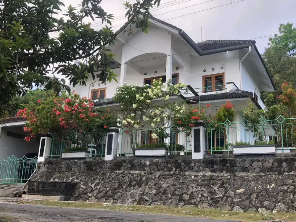 Rumah mewah plus furniture dan kolam renang dekat PLN Sedayu Bantul