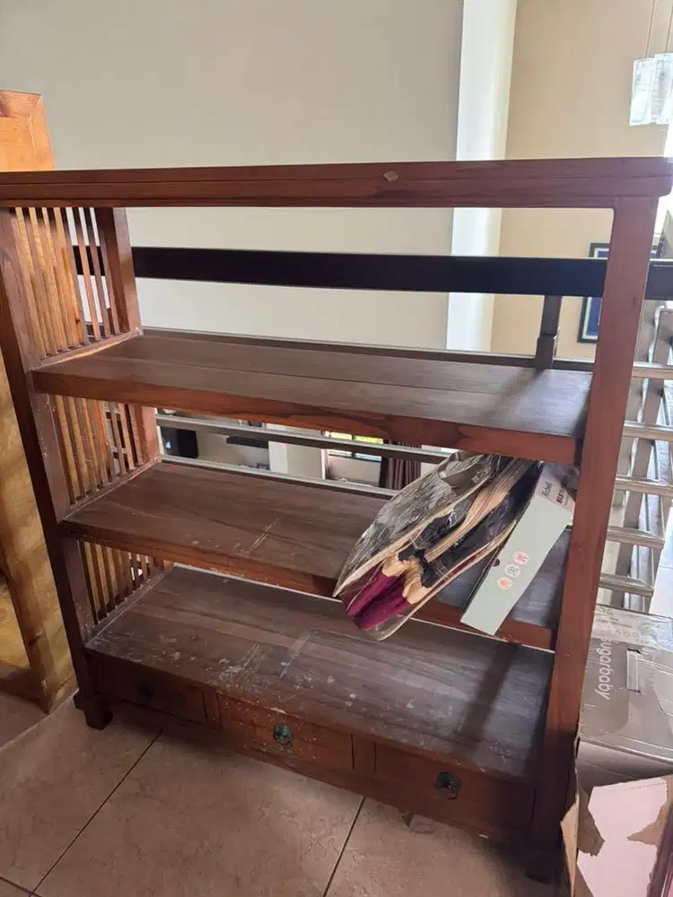 3 lemari rak buku , 1 kayu jati 2 lain nya bukan kayu jati