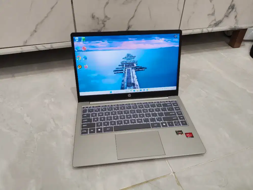 laptop hp ryzen 5 7530U 8/512GB msh garansi sd 2027