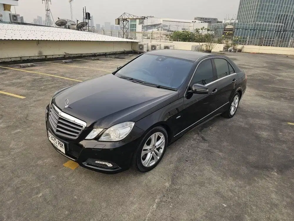 Mercedes E250 Avantgarde 2010 black on java brown antik