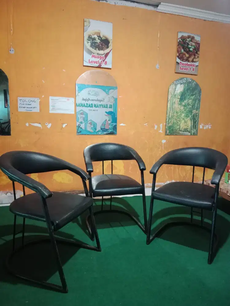 Dijual kursi besi hitam dudukan aman ex salon