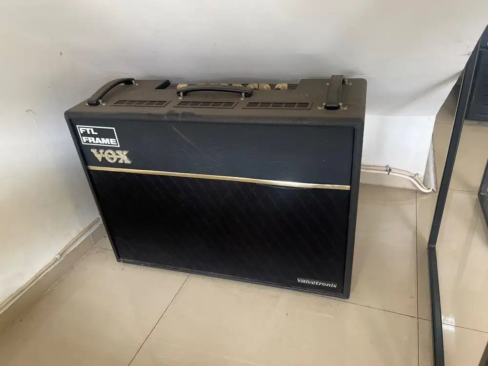 Dijual amplifier gitar VOX Valvetronix VT100 original.