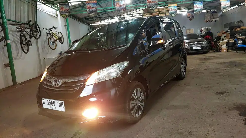 DP 9 Jt Honda Freed E PSD 1.5 AT AC Double 2014 Mulus Solid Black
