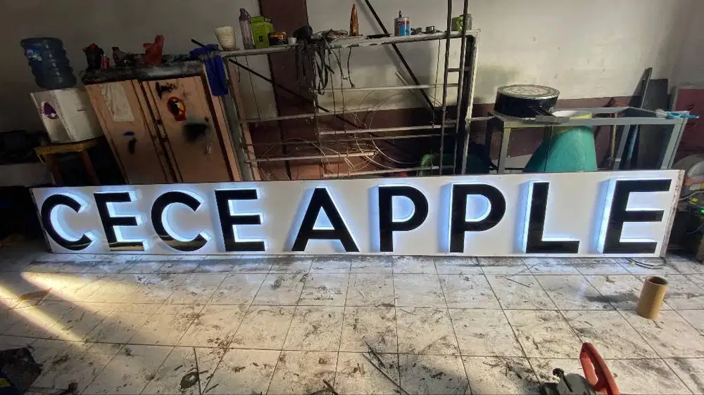 Huruf timbul akrilik lampu + Rangka ACP