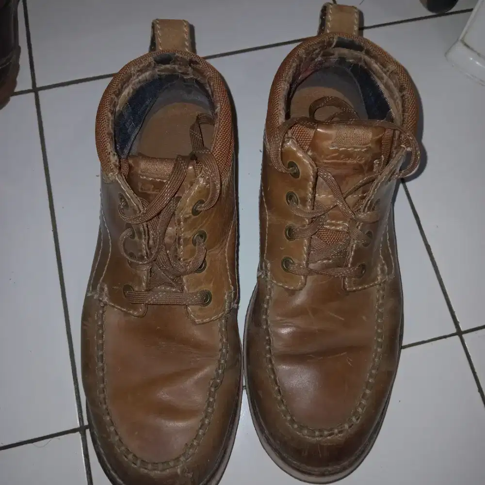SEPATU BEKAS  CLARKS