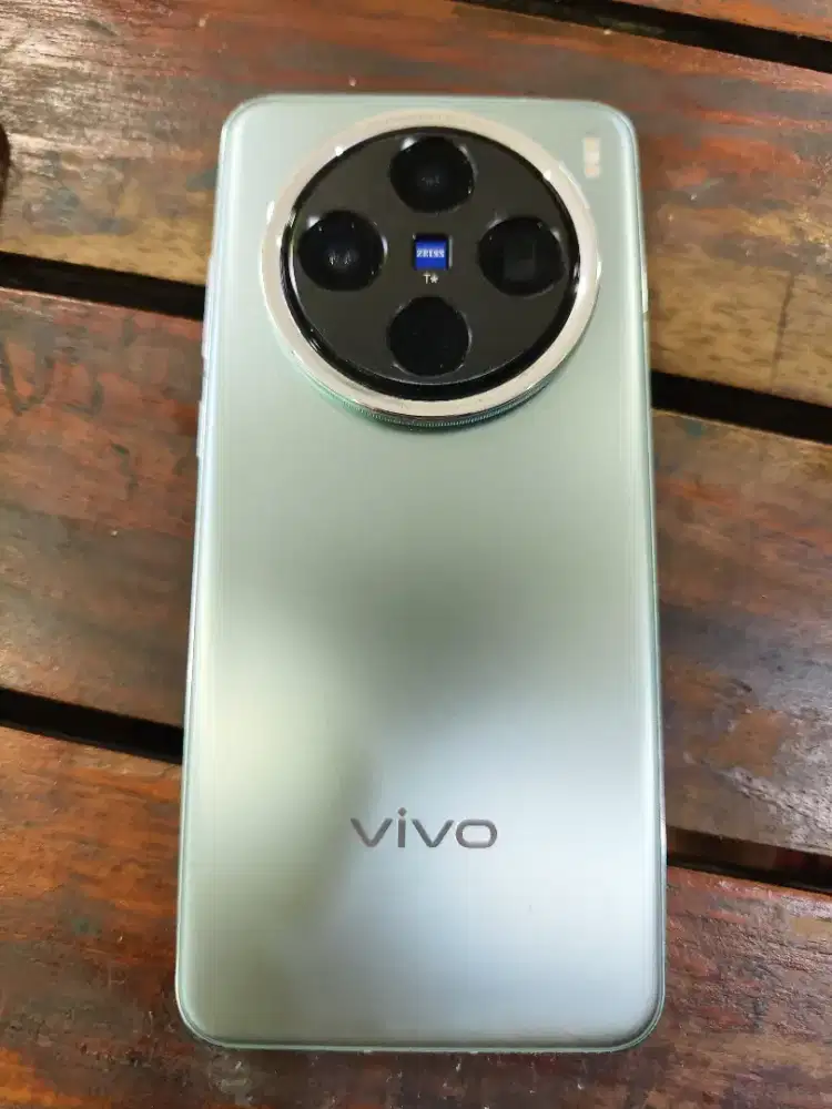 Vivo x200 green