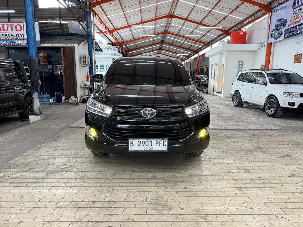Toyota Kijang Innova 2.4 V MT MANUAL 2018 Hitam Kondisi memuaskan