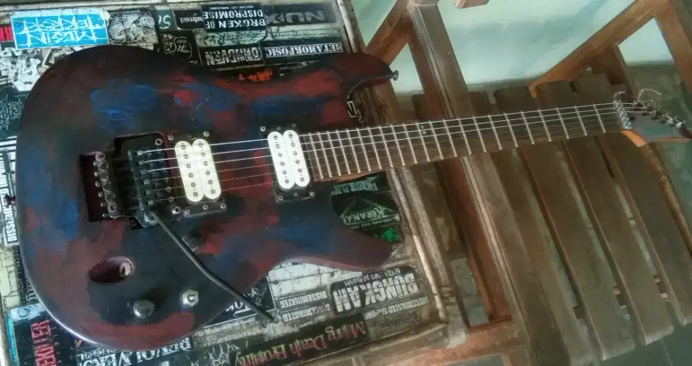 Gitar ibanez Abstrak