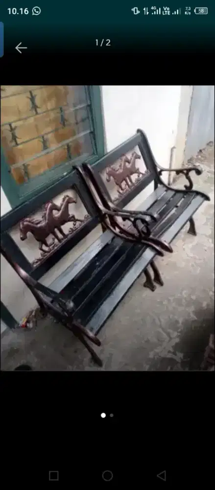 sepasang kursi teras