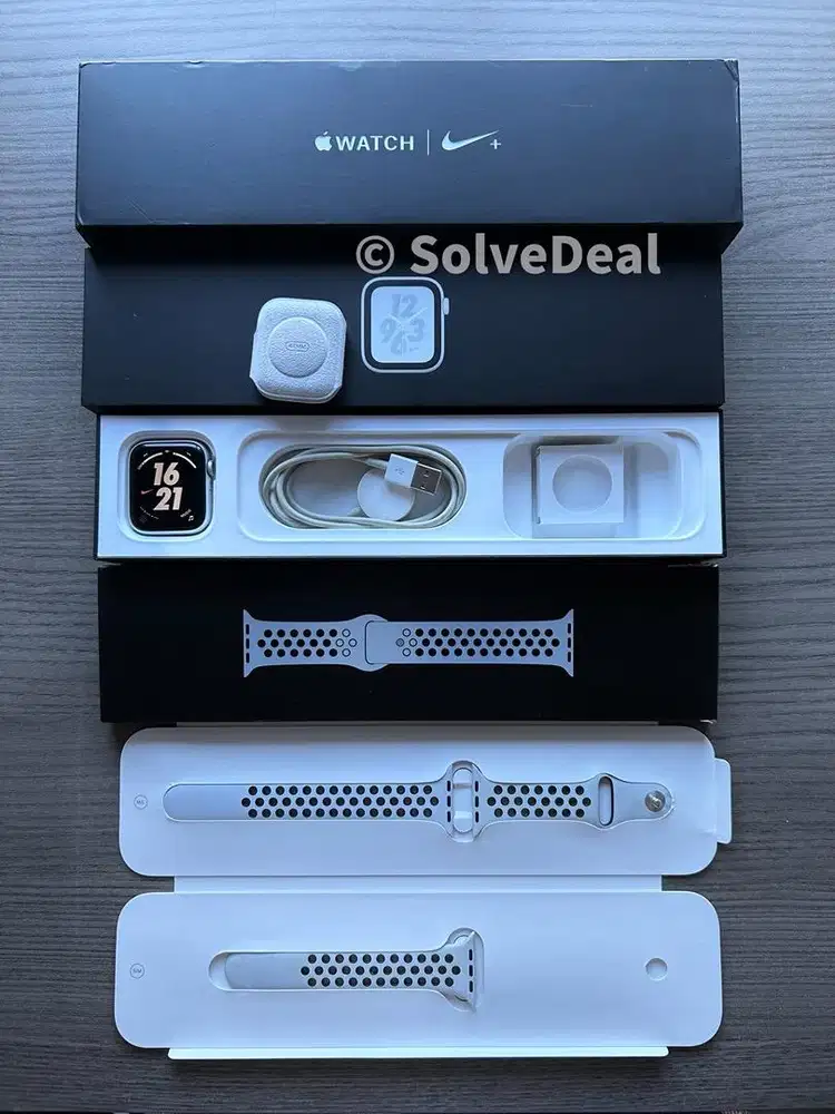 Apple Watch Nike Series 4 44mm Silver Pure Platinum Black