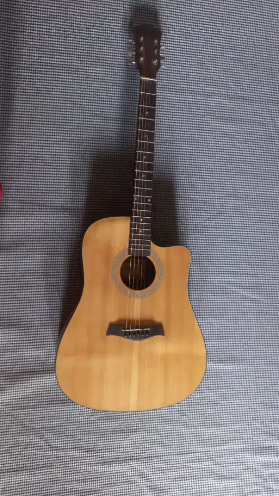 Gitar Akustik Elektrik merk Cowboy ukuran Jumbo