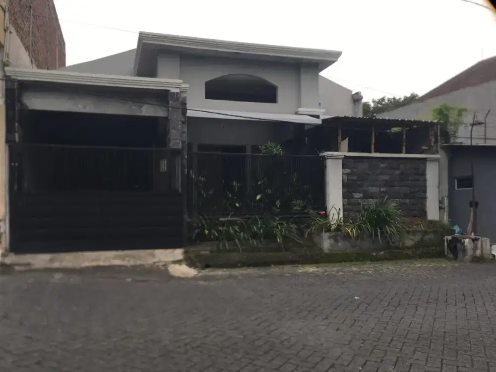 rumah 3 menit dari supermall pakuwon