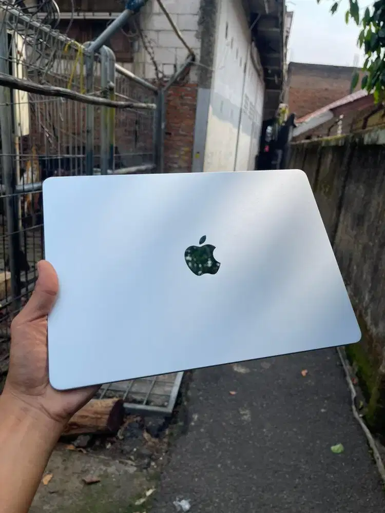 Apple Macbook Air M4 13 16/256 iBox Garansi Aktiv
