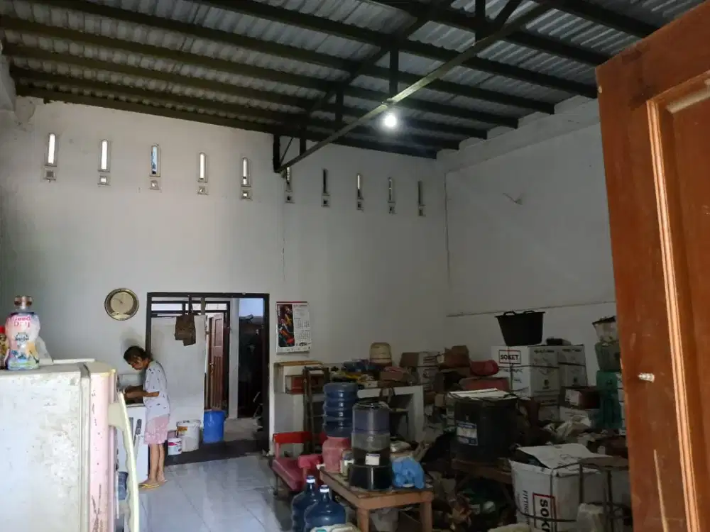 Gudang di Lingkungan Industri Kecil