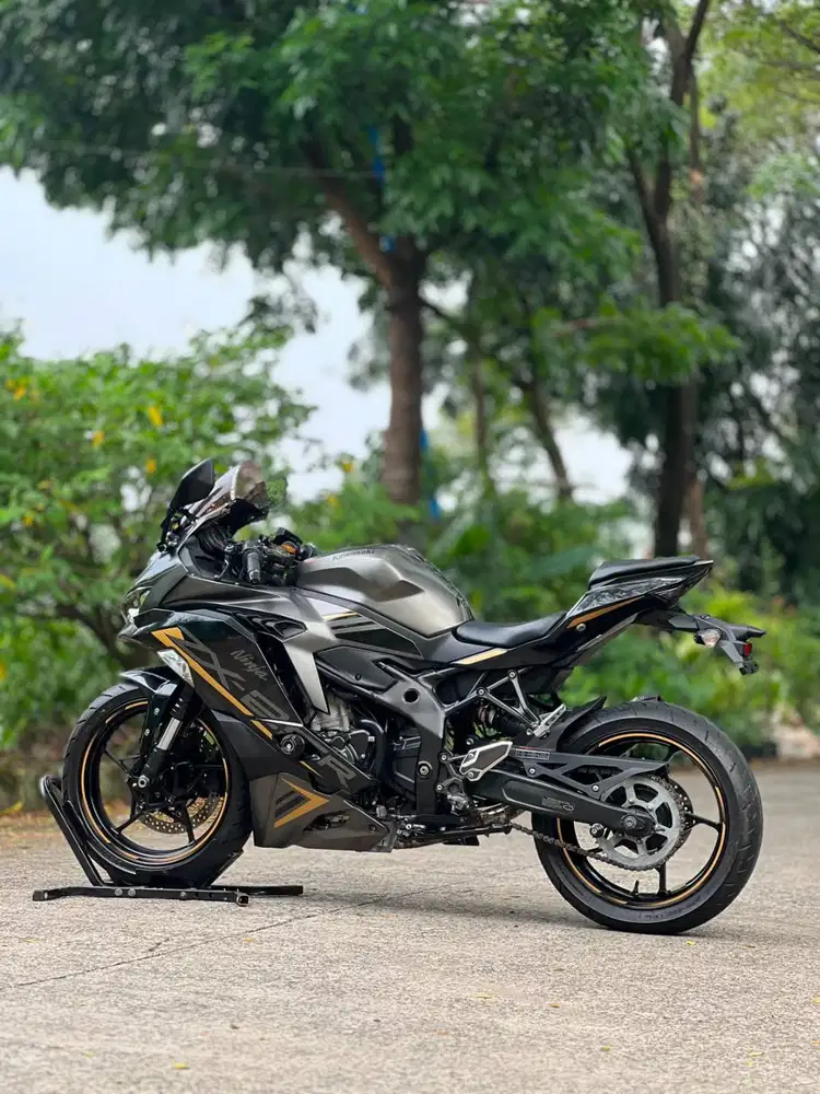 KAWASAKI ZX25R ABS 2022 GREY KM 9K PAJAK PANJANG SIAP GASPOL