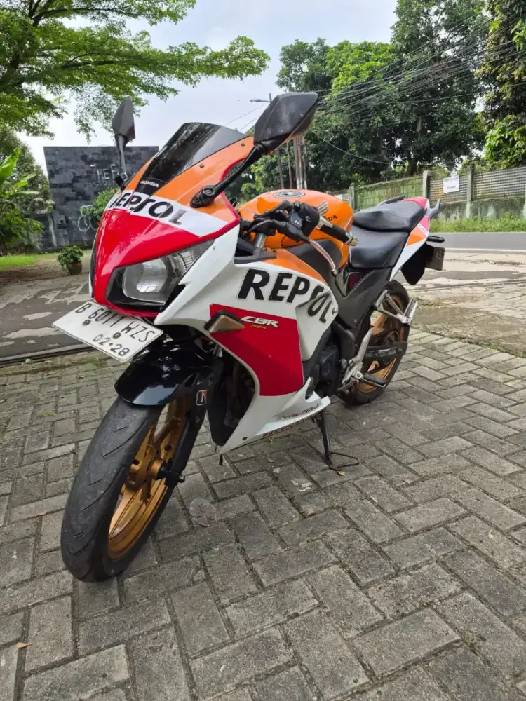 Dijual Honda CBR 150R k45 tahun 2014 surat lengkap mesin bagus
