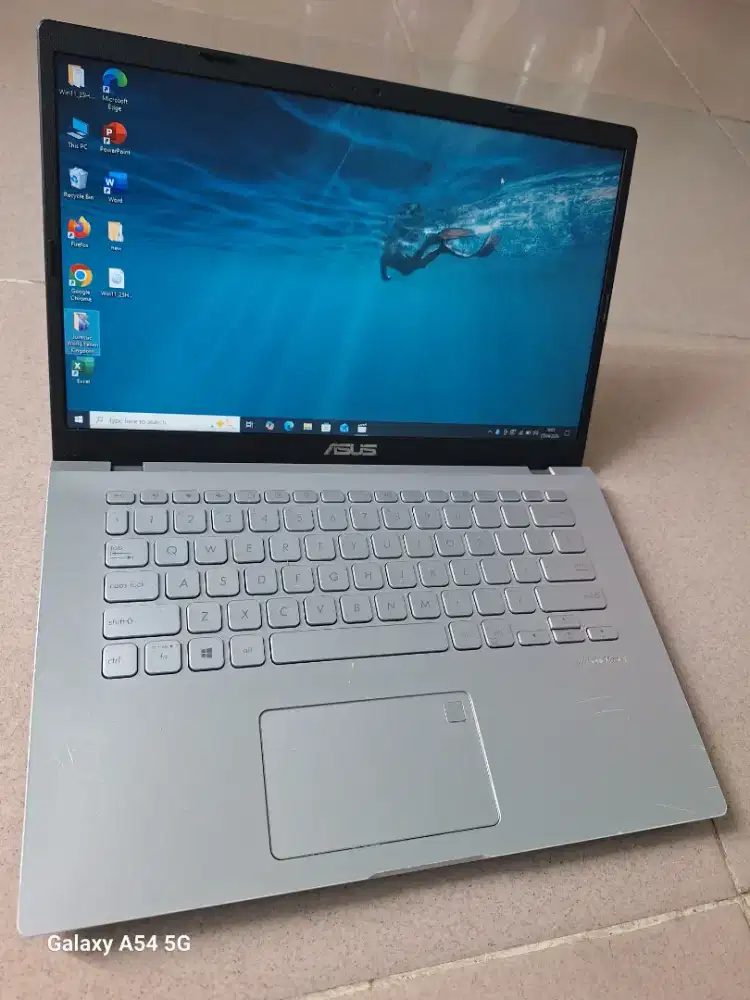 Bismillah di jual laptop asus vivobook slim core i3gen8 siap pakai
