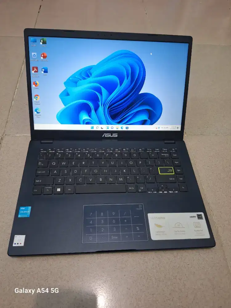 Bismillah di jual laptop asus vivobook slim ram 8gb siap pakai