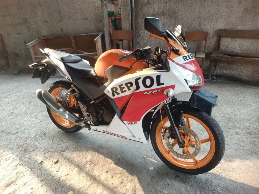 Honda CBR 150R Repsol LED TH 2015 Mulus Km.19Rb Pajak Panjang B Bekasi