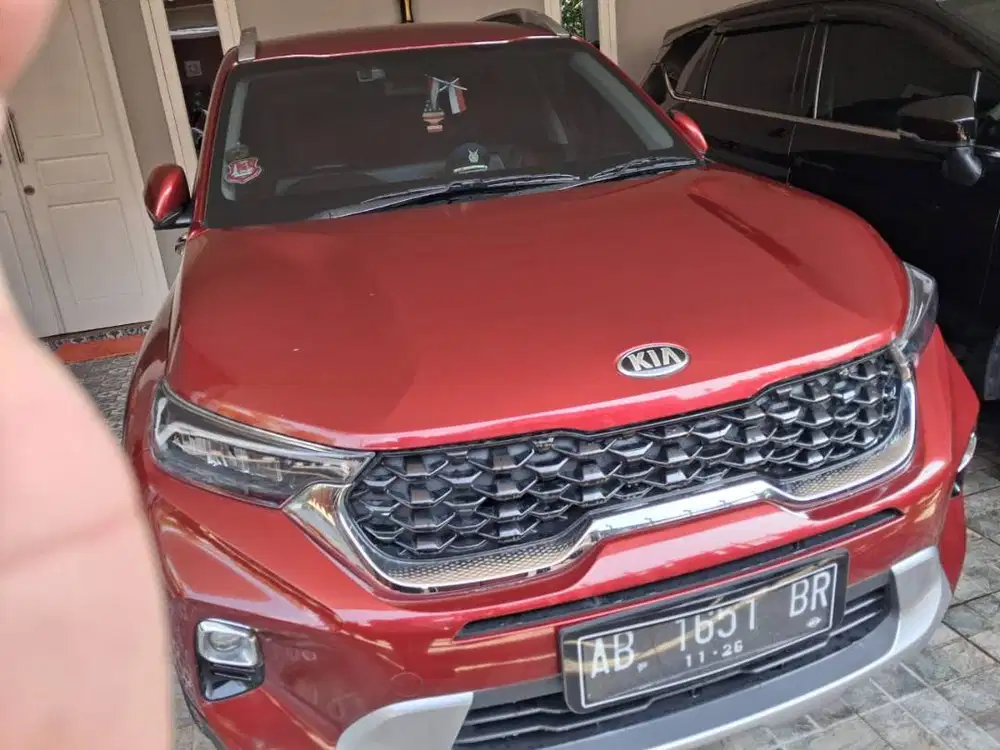 Dijual mobil compact dipake sendiri, KIA Sonet merah th 2021 November