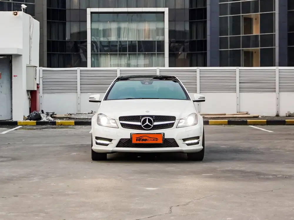 MERCY C250 COUPE AMG ( White on Red)  tahun 2011