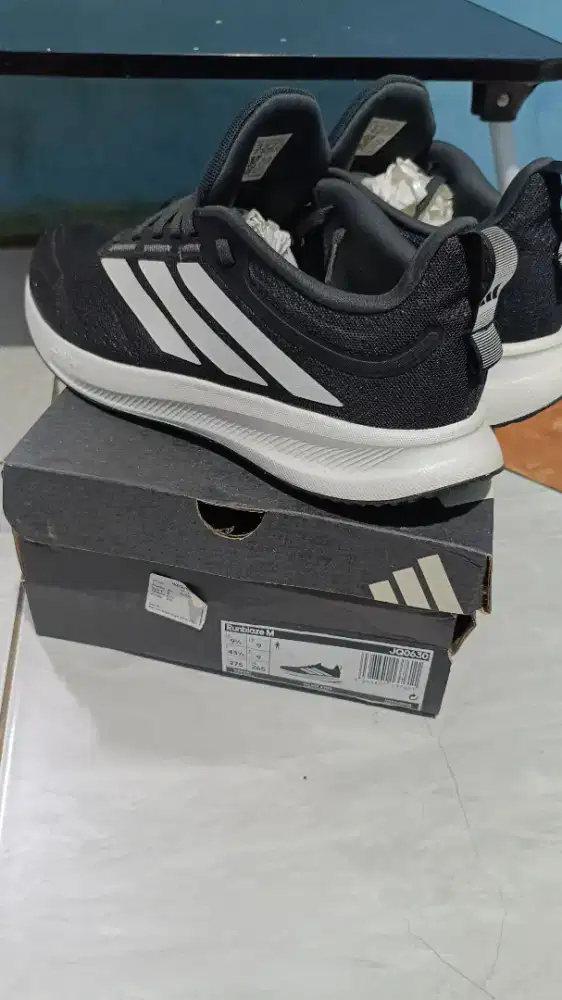 Sepatu Adidas Runblaze M