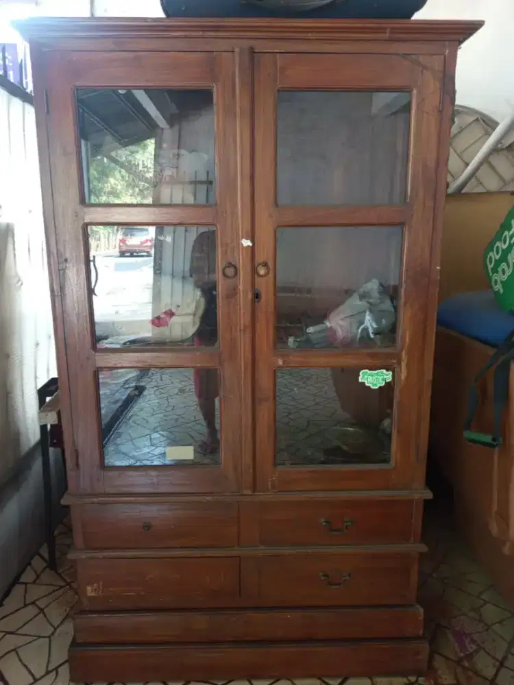 LEMARI KACA KAYU JATI ASLI