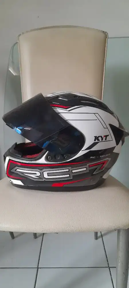 Helm Kyt rc 7 lagi