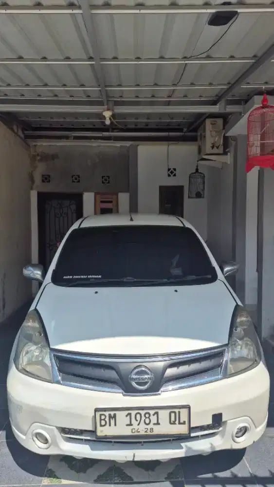 Jual Mobil Grand Livina Tahun 2011 Metic